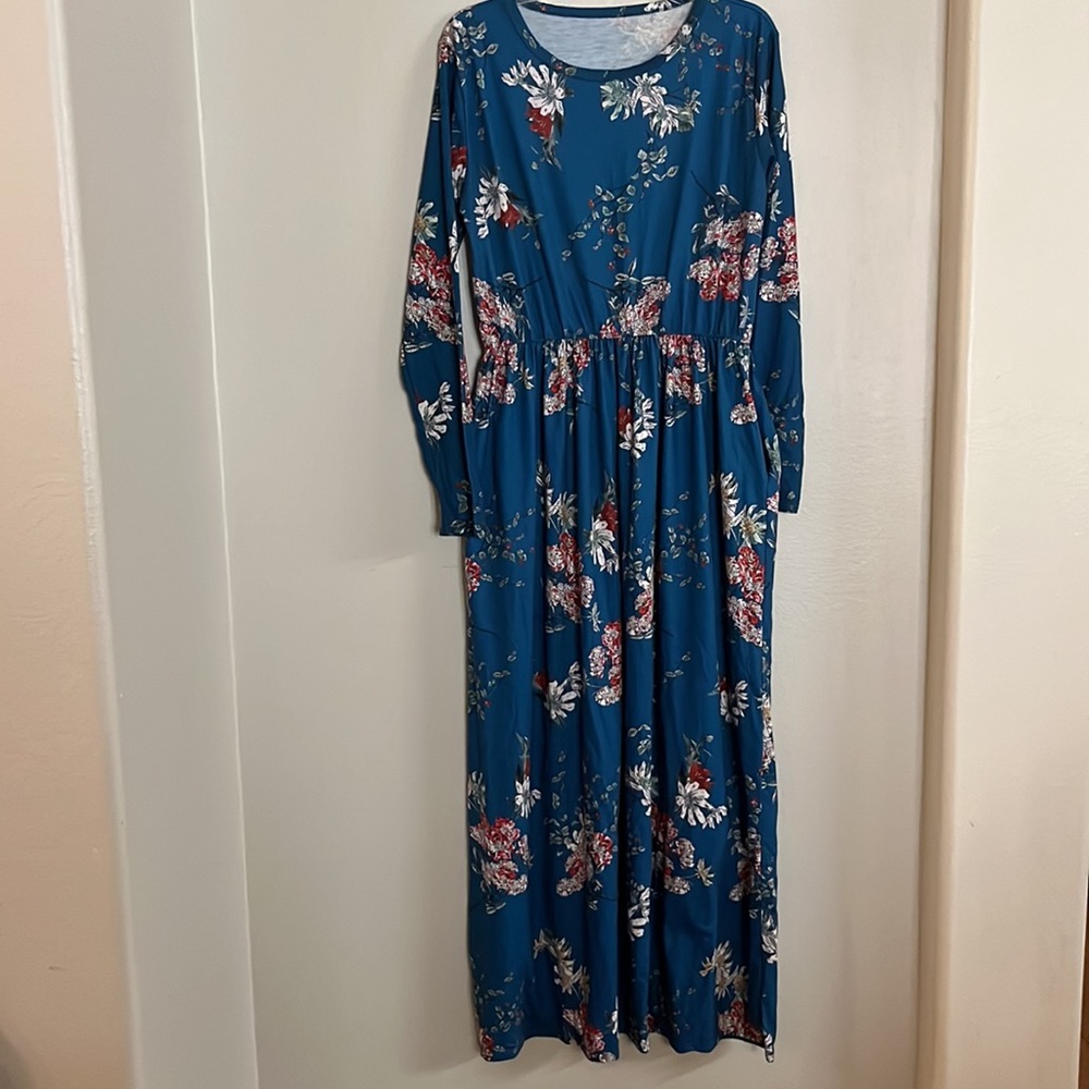 Maxi dress,blue floral,with 2 poquets,size 2X